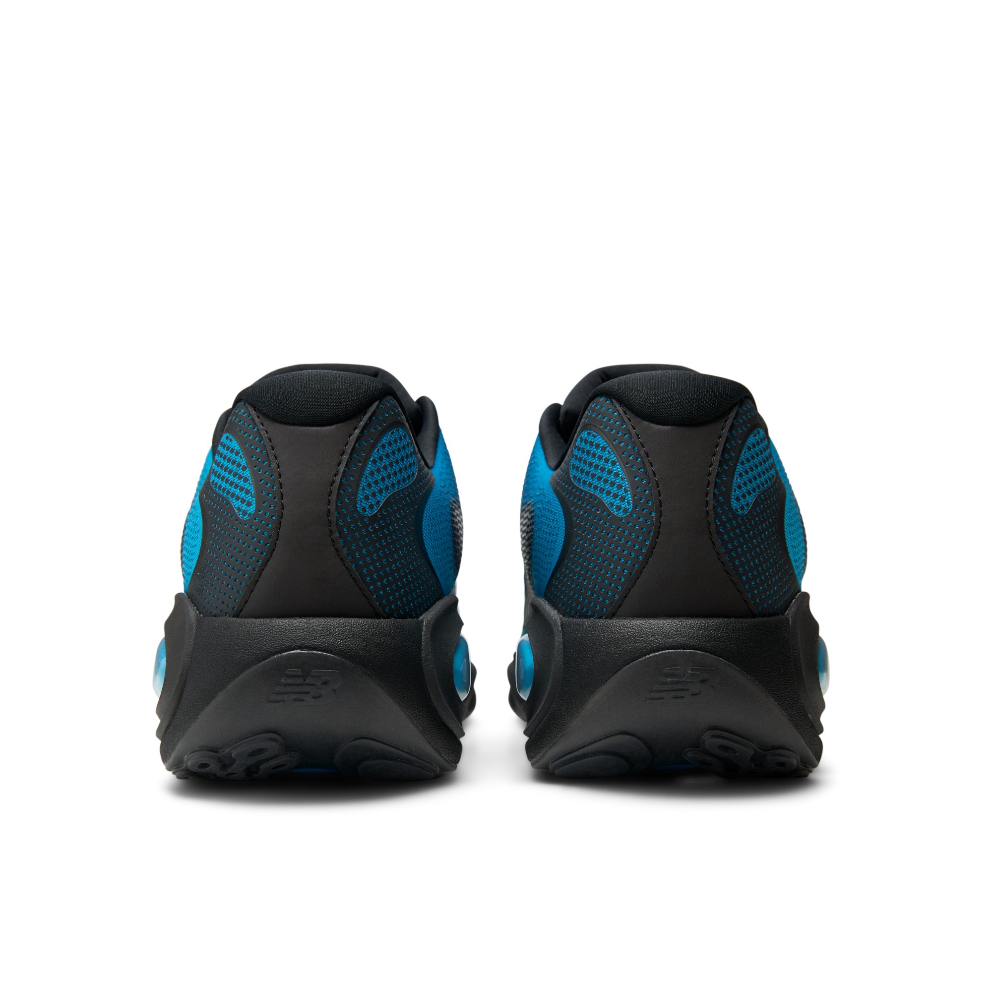 AC Runner – ALTITUDE with BLACK and BLACK METALLIC