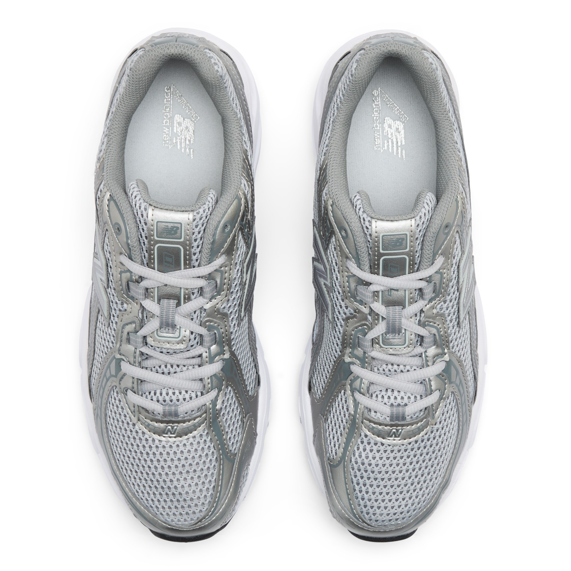 740 – CASTLEROCK with Metallic Silver and Silver Metallic
