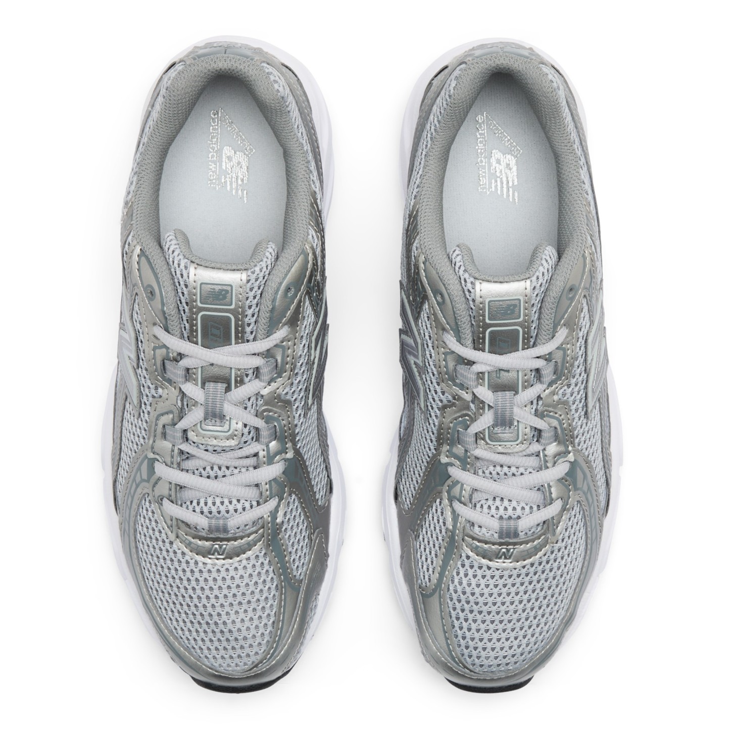 740 – CASTLEROCK with Metallic Silver and Silver Metallic