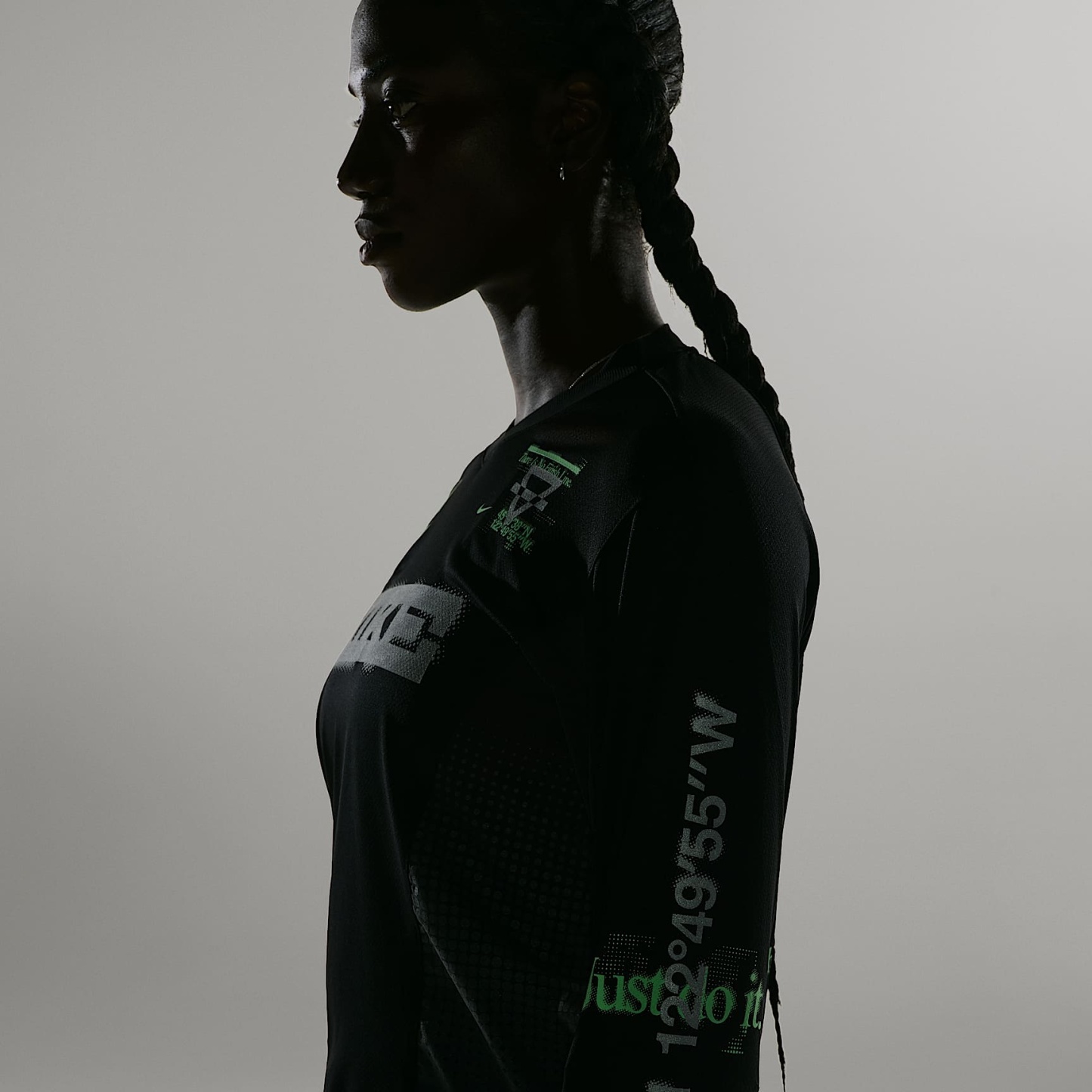 Nike Swift Women's Long-Sleeve Running Top – Black/Iron Grey/Illusion Green