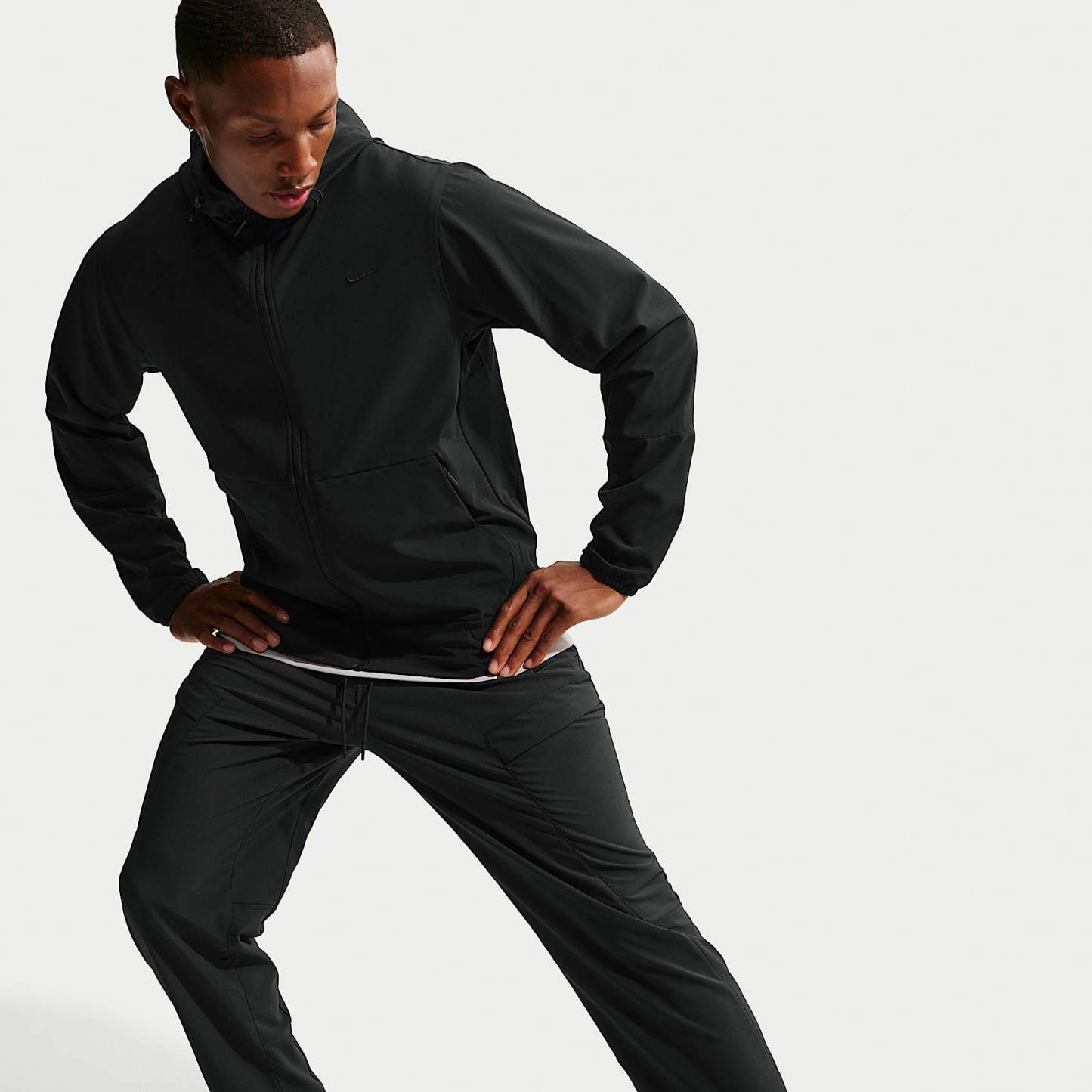 Nike Unlimited Men's Dri-FIT Versatile Cargo Trousers – Black/Black/Black