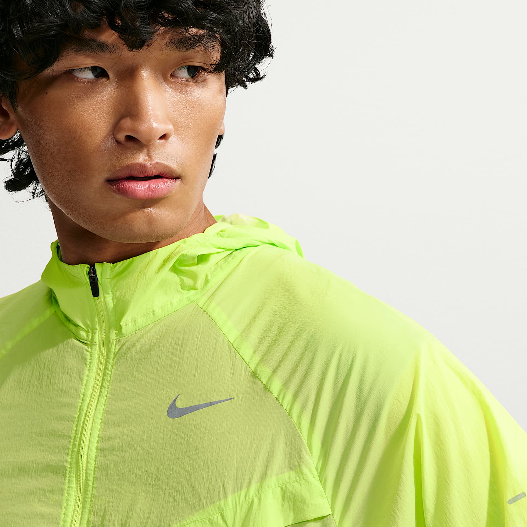 Nike Stride Men's Repel UV Running Jacket – Light Lemon Twist/Light Lemon Twist