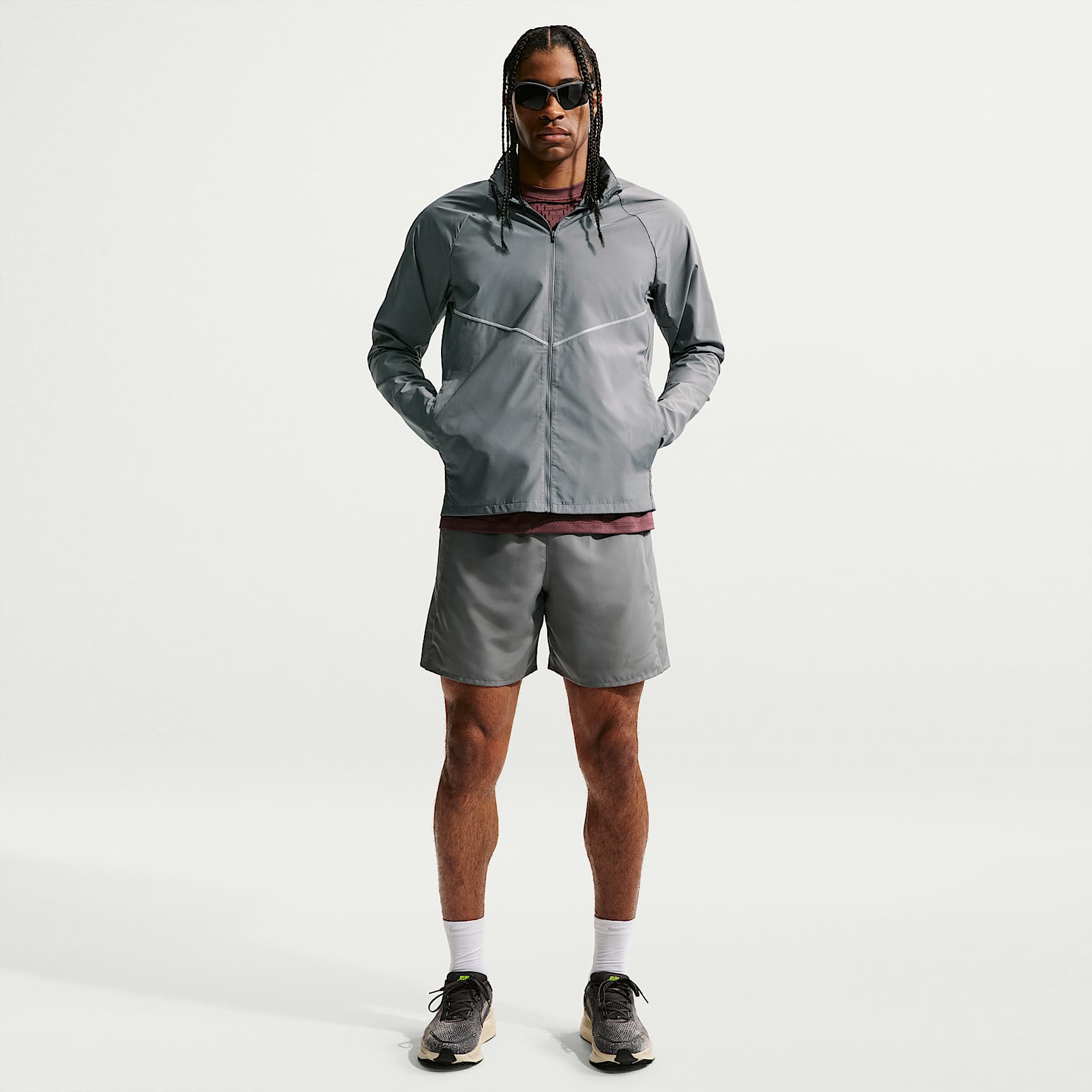 Nike Miler Men's Repel UV Protection Running Jacket – Smoke Grey/Smoke Grey