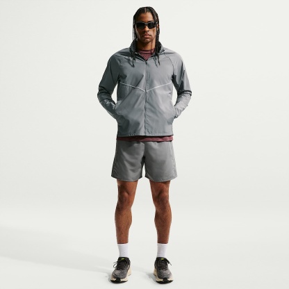 Nike Miler Men's Repel UV Protection Running Jacket – Smoke Grey/Smoke Grey