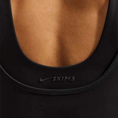NikeSKIMS Matte Women's Double-Strap Scoop Tank Top – NSKM Obsidian/NSKM Obsidian