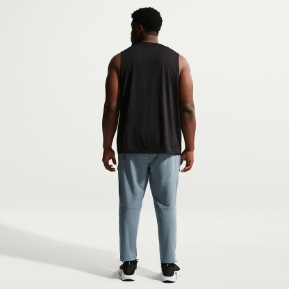 Nike Unlimited Men's Dri-FIT Versatile Cargo Trousers – Smoke Grey/Black/Smoke Grey