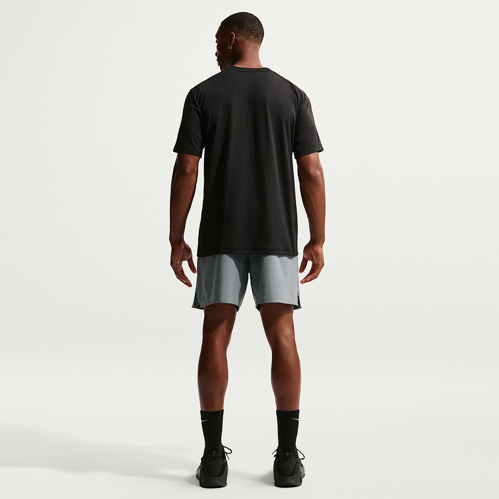 Nike Unlimited Men's Dri-FIT 18cm (approx.) Unlined Versatile Shorts – Smoke Grey/Black/Smoke Grey