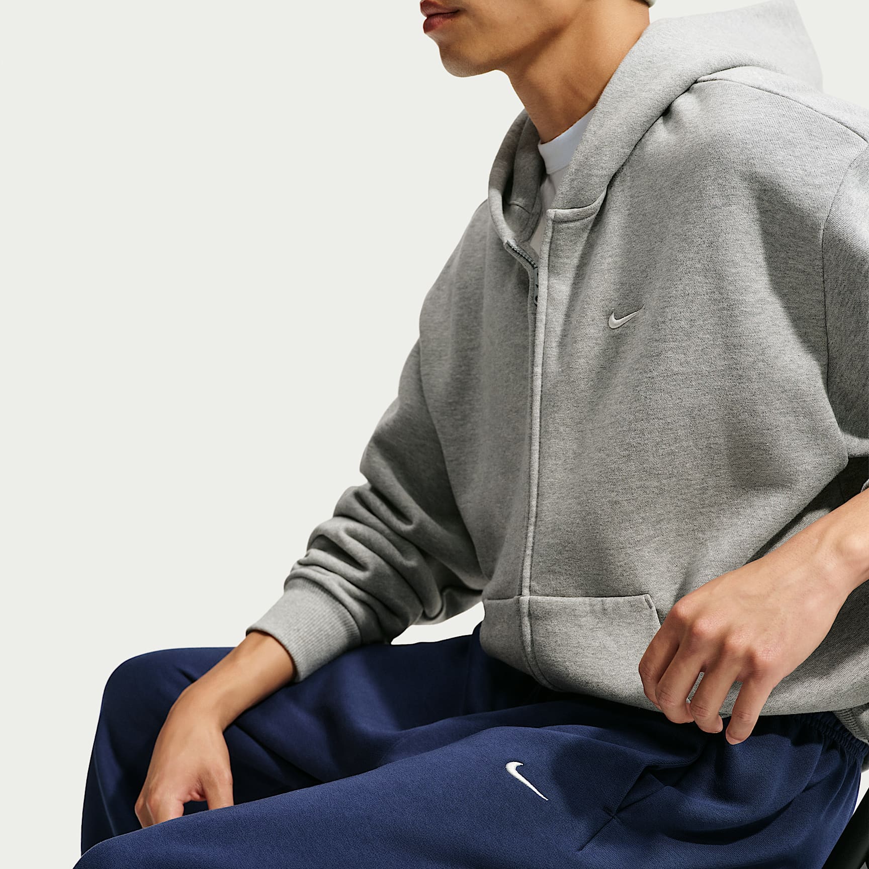 Nike Solo Fleece Men's Cuffed Trousers – Midnight Navy/Sail