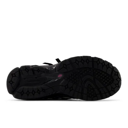 1906A – Black with Dragon Berry and White