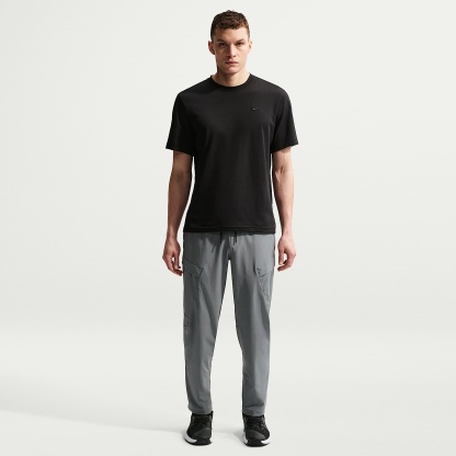 Nike Unlimited Men's Dri-FIT Versatile Cargo Trousers – Smoke Grey/Black/Smoke Grey