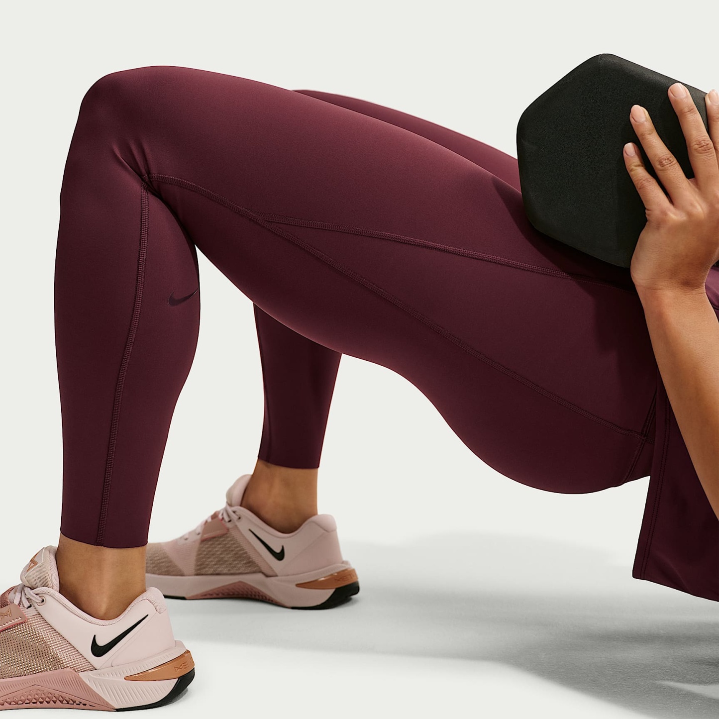 Nike Universa Women's High-Waisted 7/8 Leggings with No Front Seam – Mystic Dates/Mystic Dates/Burgundy Crush