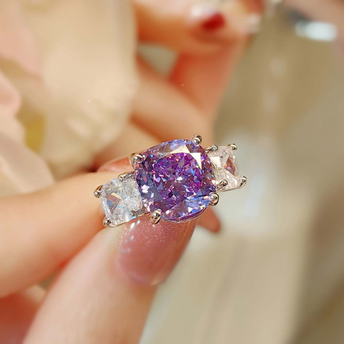 Adeline Violetta Sada | Bílé zlato