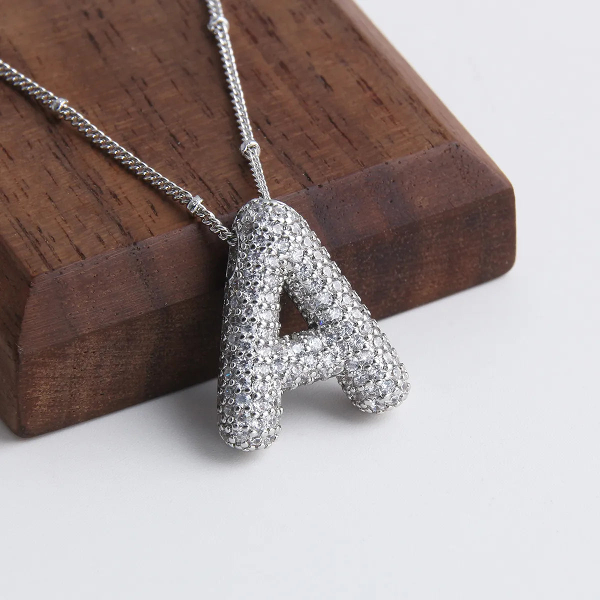 Bubble letter initial Sada náhrdelníků | Bílé zlato
