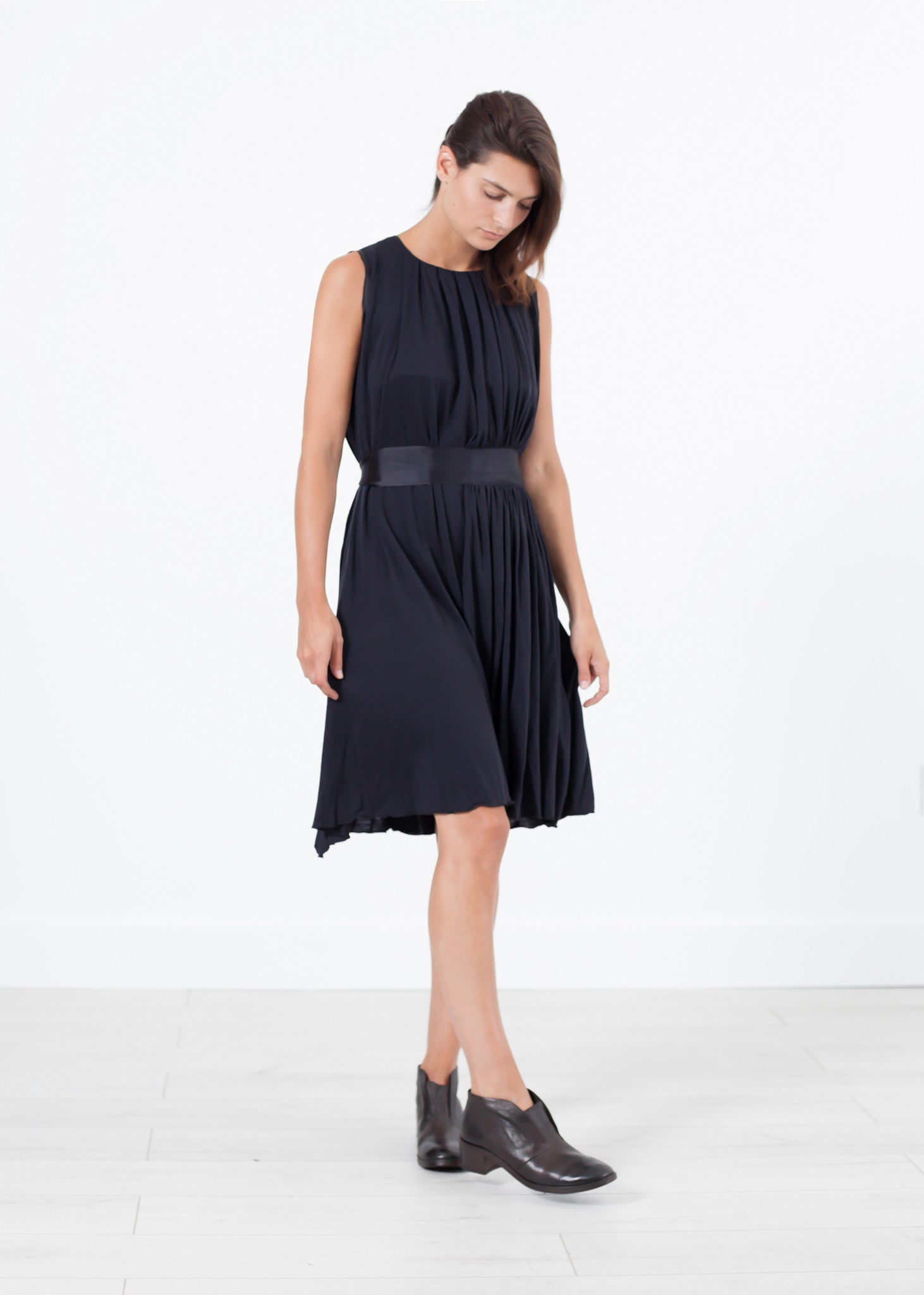 Rowan Lane Women's Sleeveless Pleated Dress in Navy - Rowan Lane London Womenswear