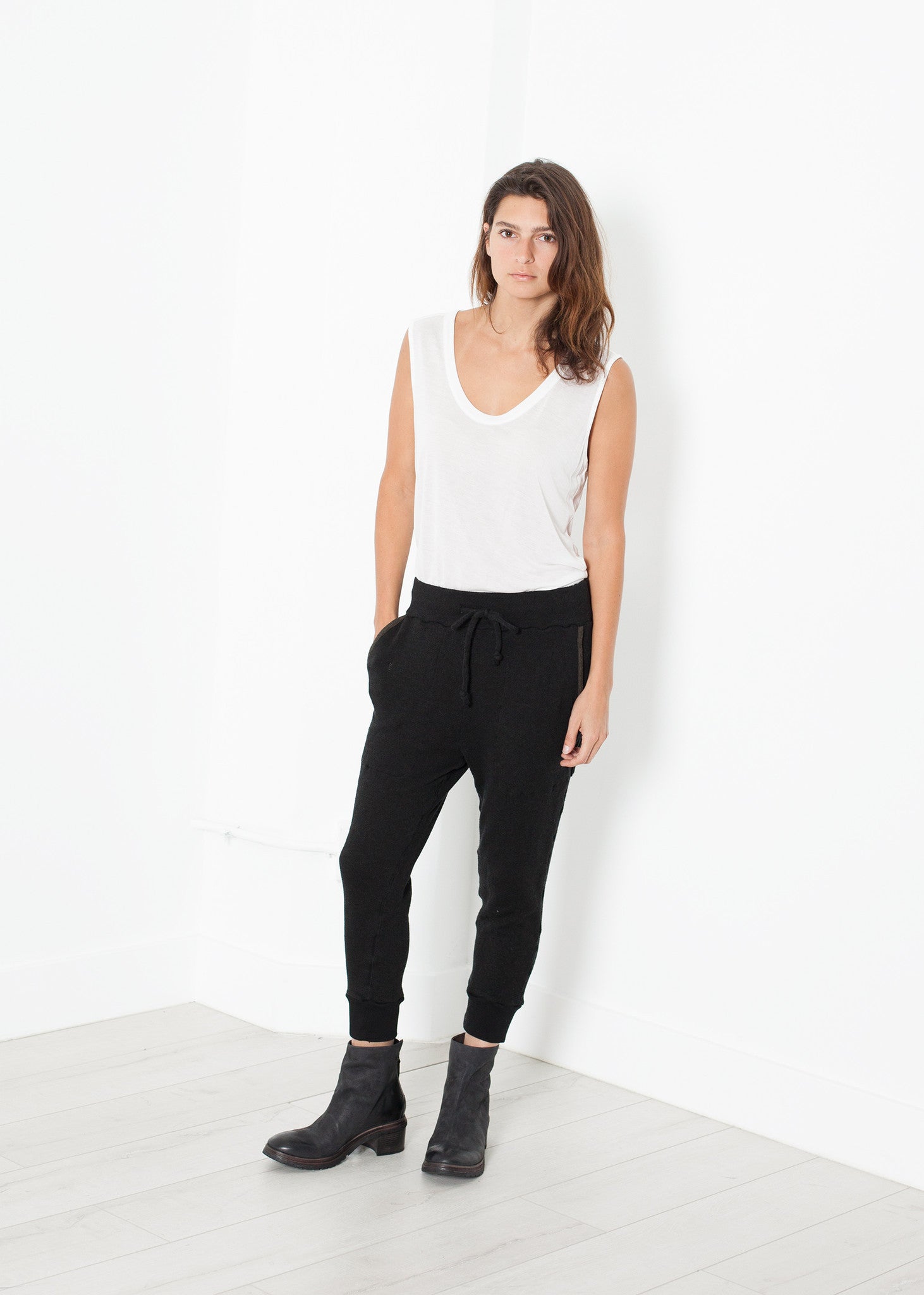 Rowan Lane Women's Highsoft Cropped Sweat in Black - Rowan Lane London Womenswear