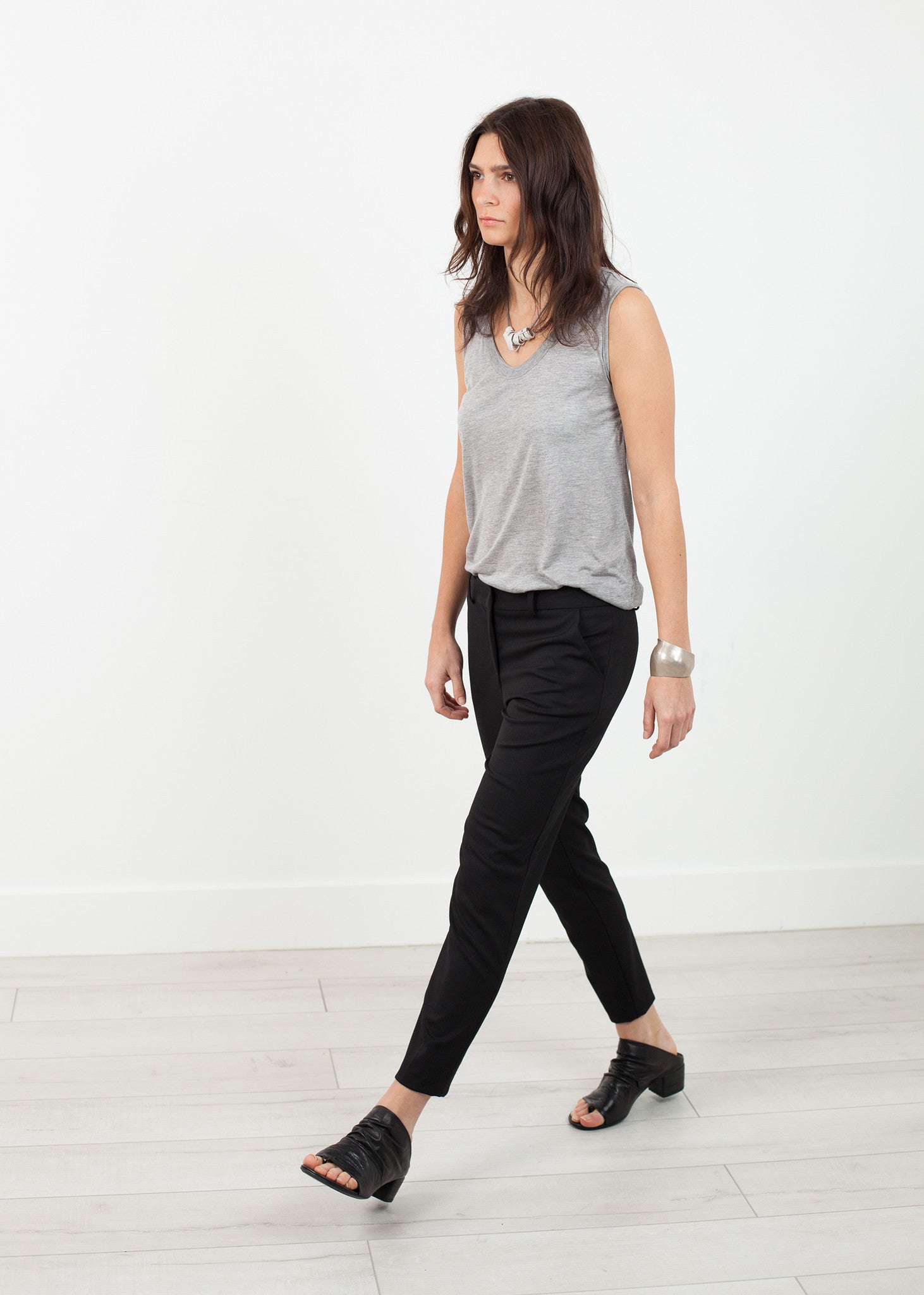 Rowan Lane Women's Stretch Fitted Pant in Black - Rowan Lane London Womenswear