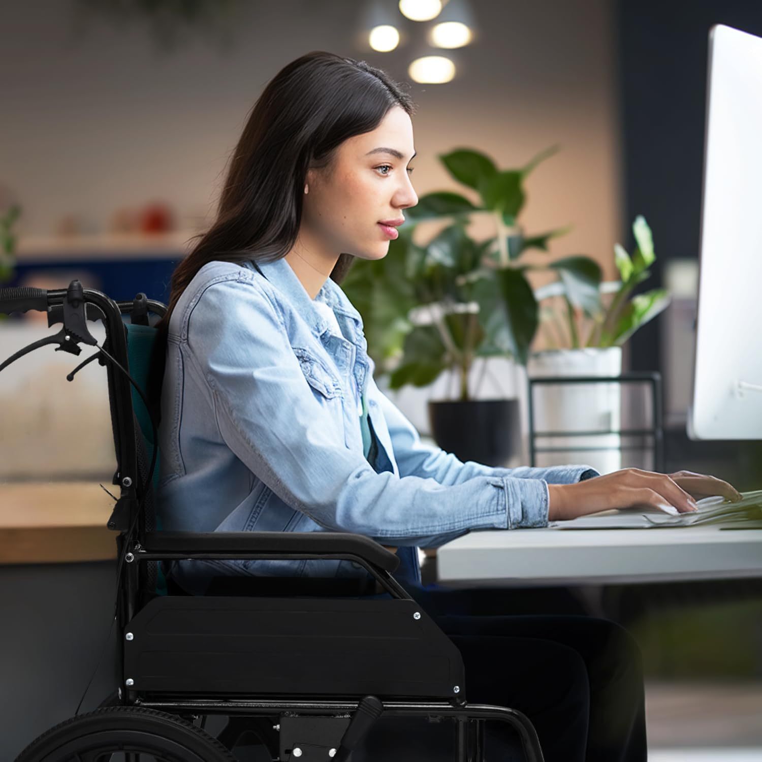 Monicare - Silla de ruedas para adultos con reposapiés abatible y frenos de mano con cierre de bucle, silla de rueda de asiento de 17.5 pulgadas, rueda trasera de 15 pulgadas, ligera, ultraligera,