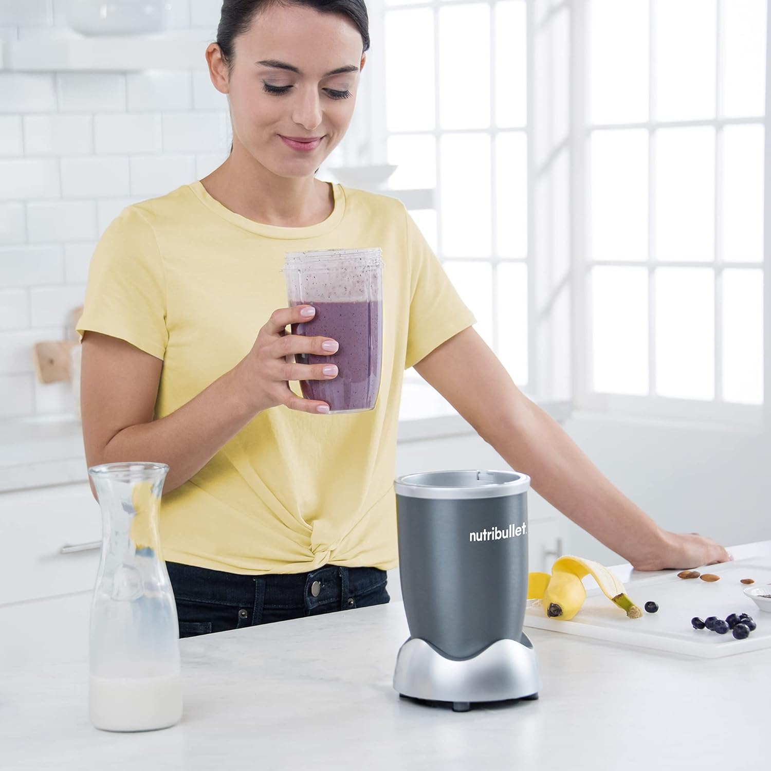 Nutribullet Licuadora personal para batidos, batidos, preparación de alimentos y mezcla congelada, 24 onzas, 600 W, gris, (NBR-0601)