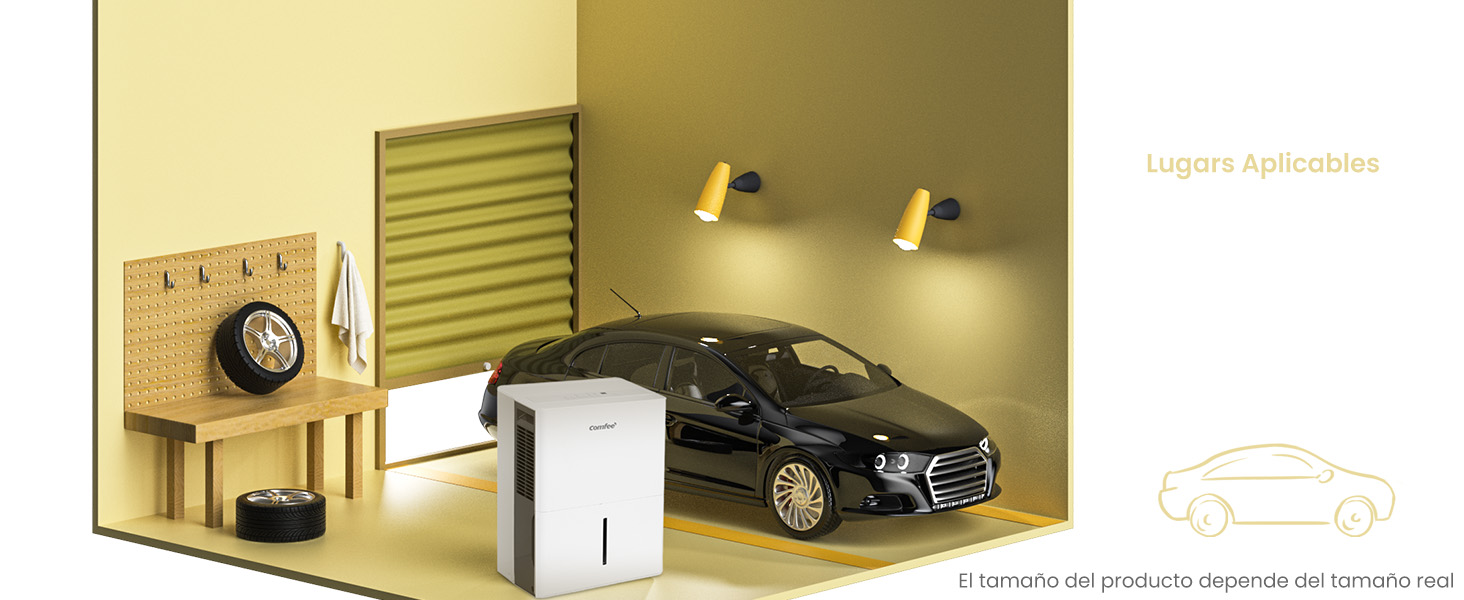 con llavero de madera montado en la pared, sistema de puertas automáticas y automóvil negro estacionado. Dos focos amarillos iluminan el espacio