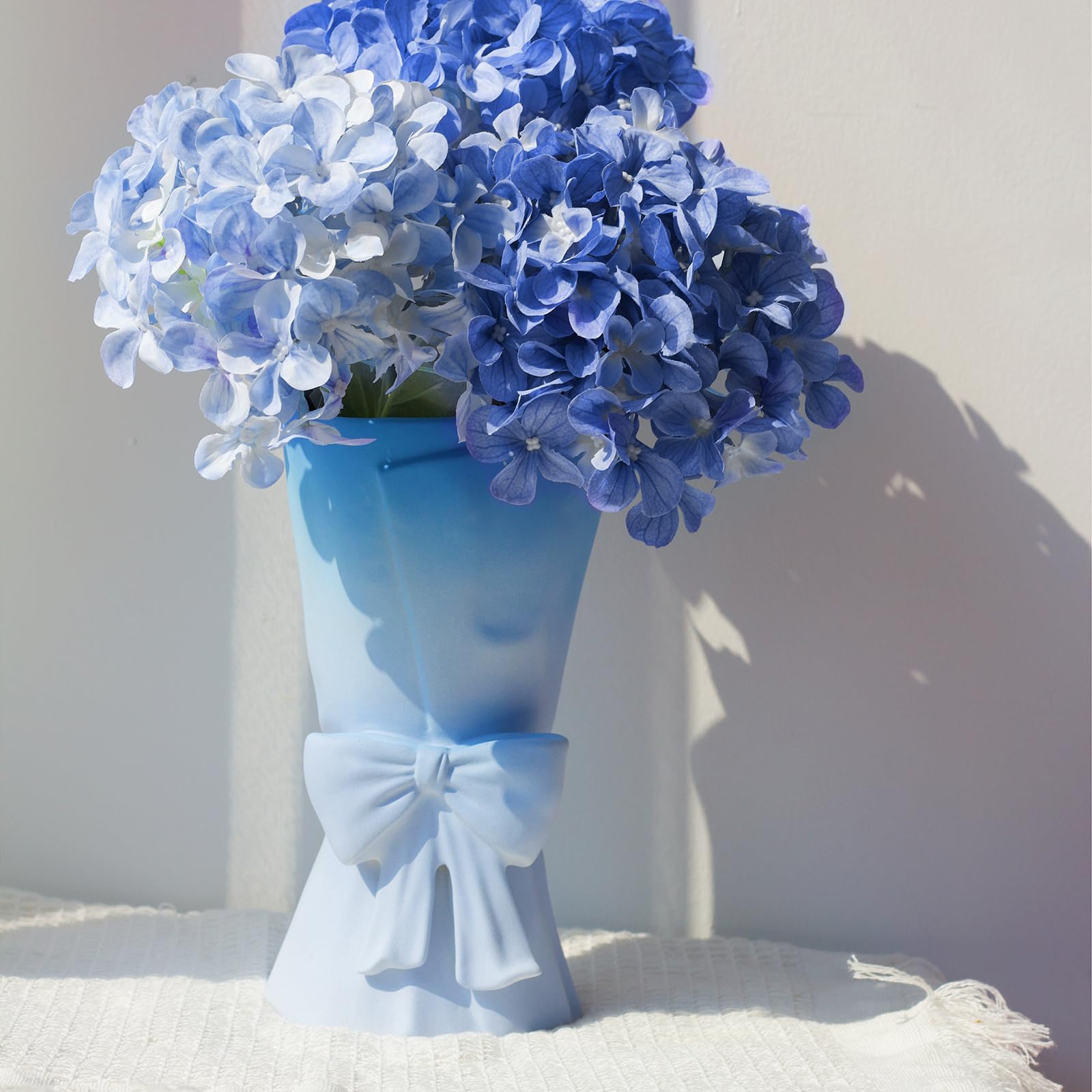 Chic Ceramic Bow Vase – Cute Modern Decorative Flower Vase