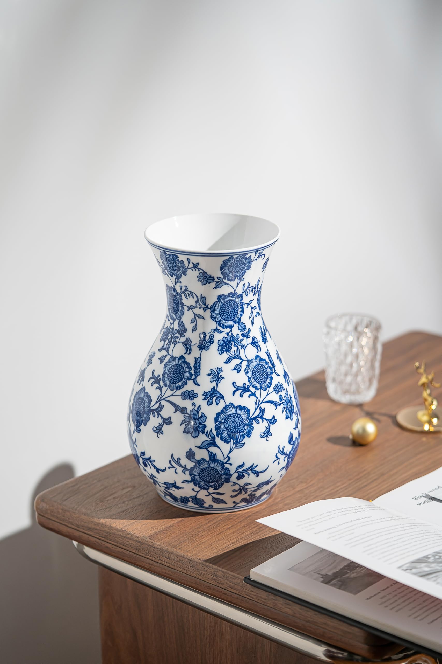 Blue & White Sunflower Porcelain Vase – Elegant Chinoiserie Decor