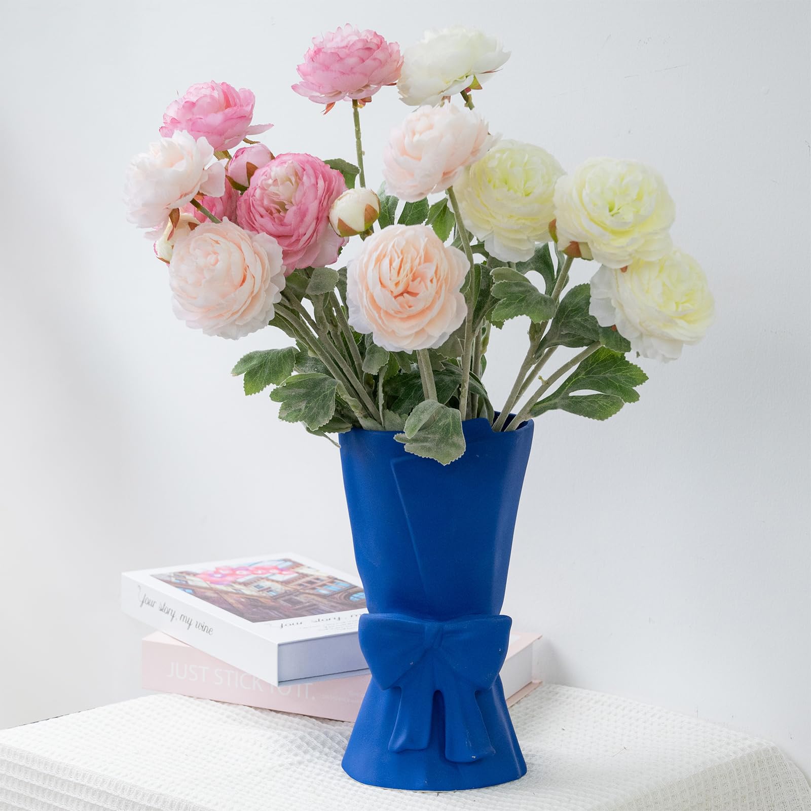 Chic Ceramic Bow Vase – Cute Modern Decorative Flower Vase