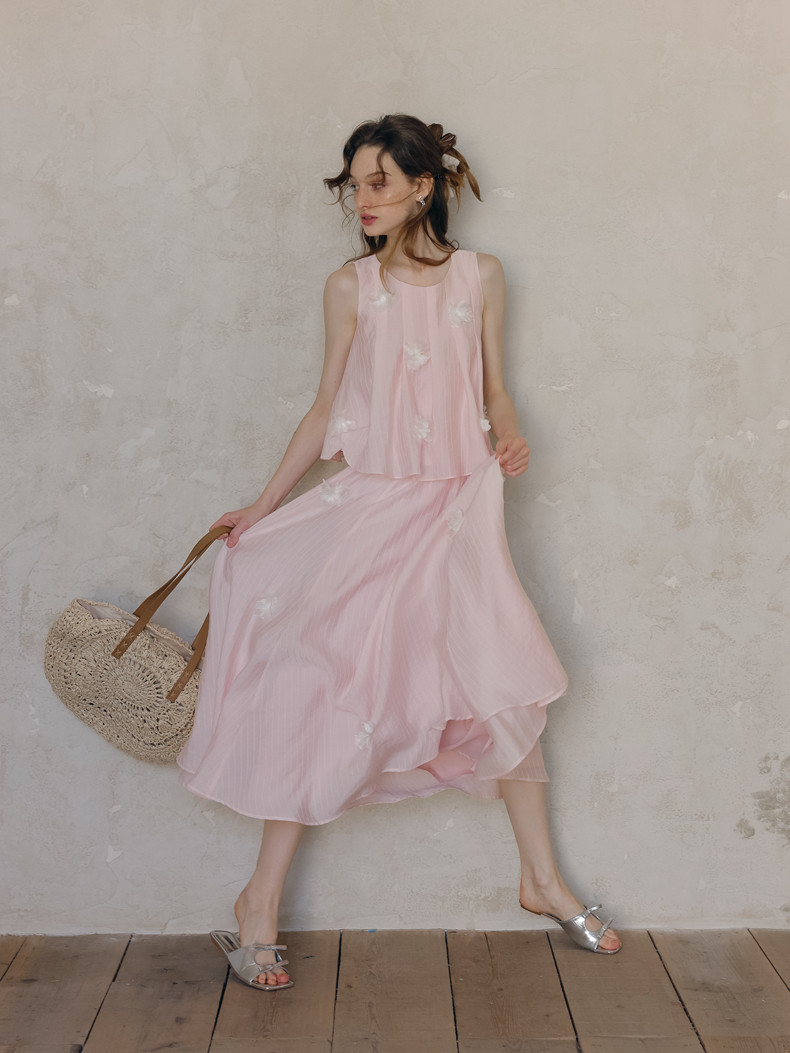 Buy Two-piece light pink sleeveless top&skirt with flower decoration - Megustas