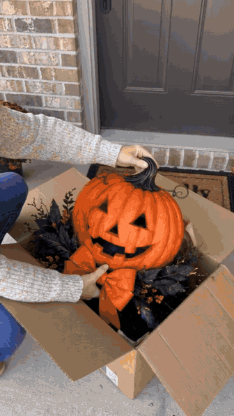 Animated demonstration of the Lighted Pumpkin and Ghost Door Cascade