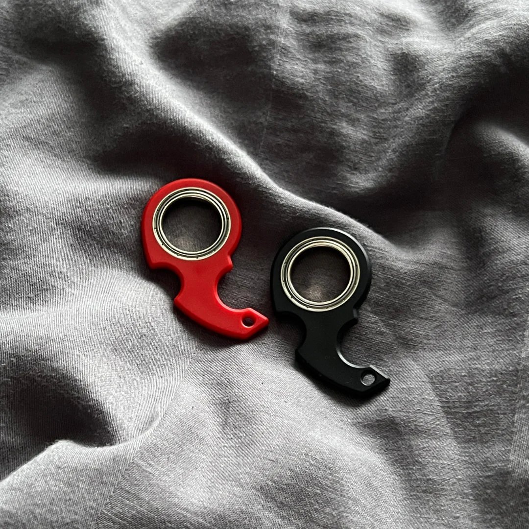 Das Original Karambit Spinner – Metall Finger-Kreisel für Stressabbau