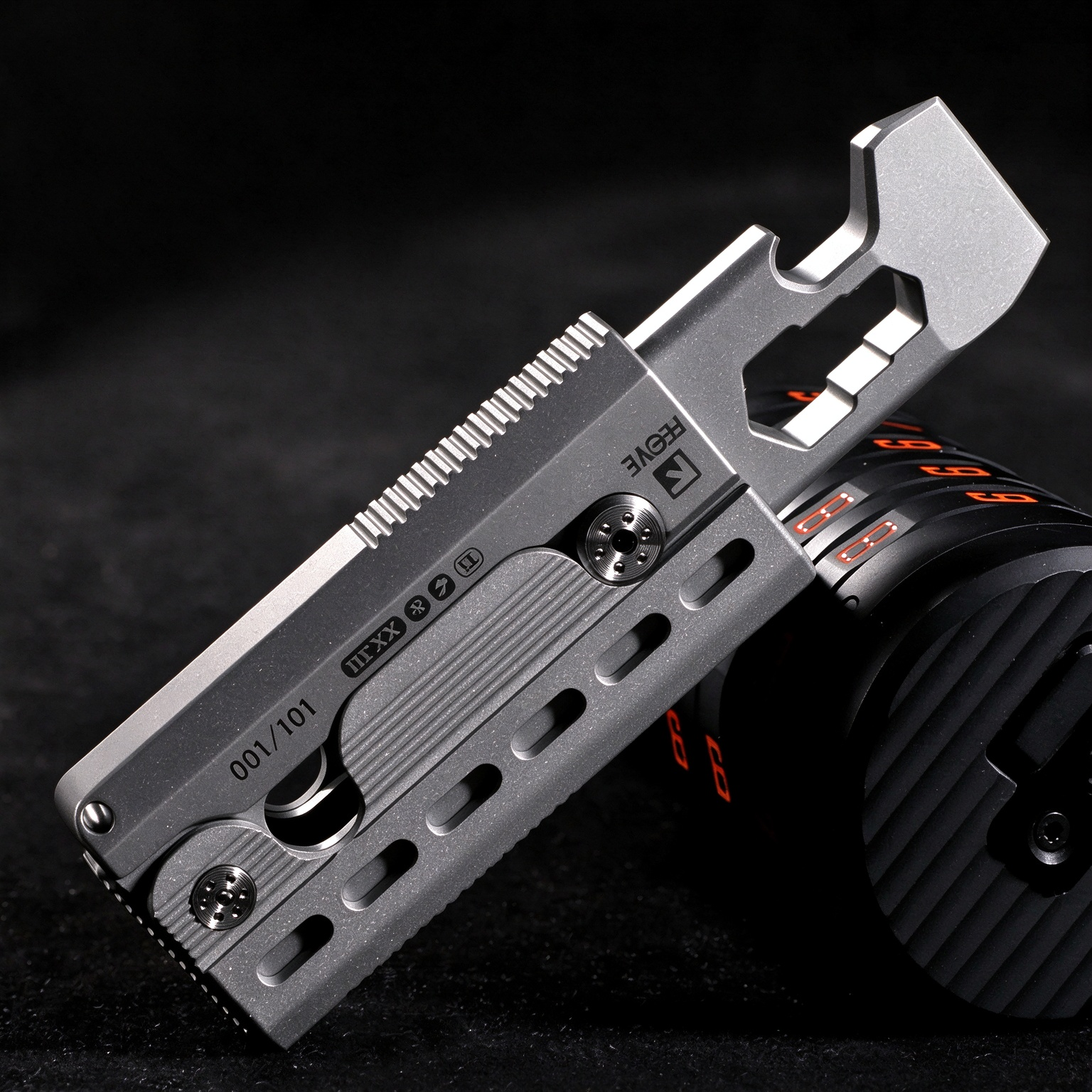 Titanium alloy EDC pry bar, bottle opener, wrench, multifunctional tool, portable parts, outdoor survival equipment, legal self-defense