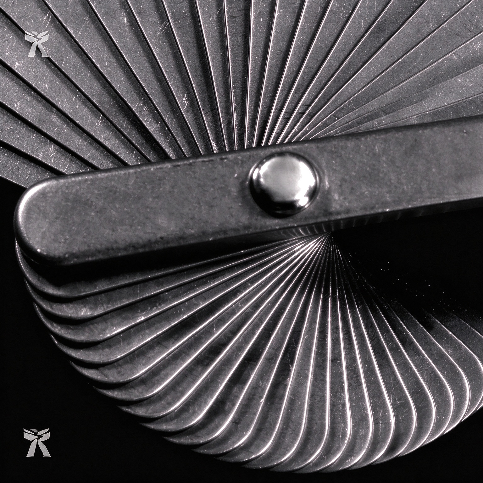 2024 New All Titanium Alloy Folding Fan Metal Hollow Titanium Bone Self Defense Portable Packaging for Ancient Style Tai Chi Kung Fu Men