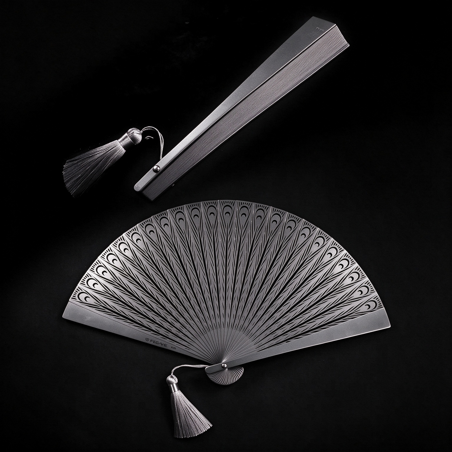 2024 New All Titanium Alloy Folding Fan Metal Hollow Titanium Bone Self Defense Portable Packaging for Ancient Style Tai Chi Kung Fu Men