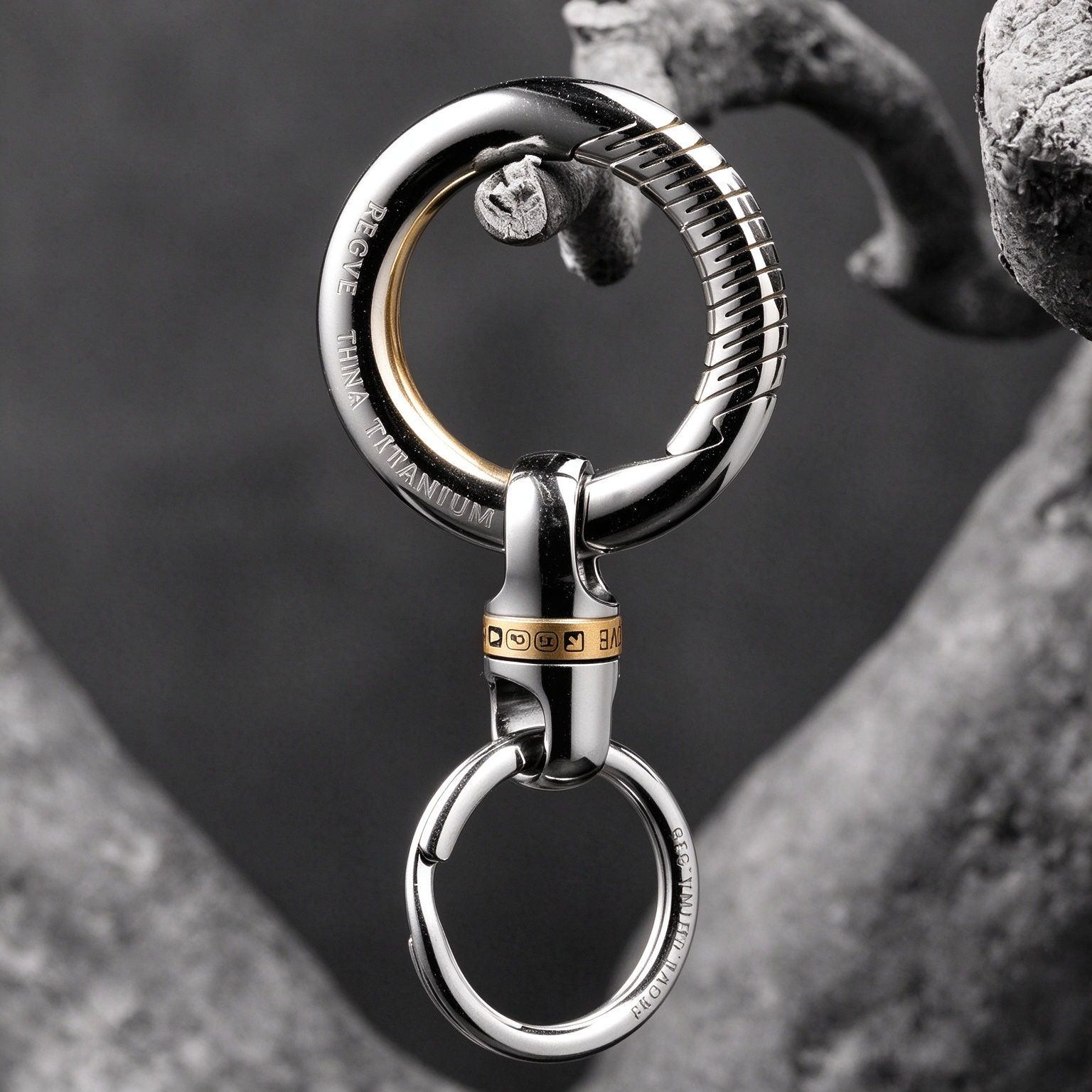 Titanium alloy keychain rotating universal joint suitable for men and women, suitable for Toyota, Volkswagen, Audi, BMW, Mercedes Benz horseshoe buckle