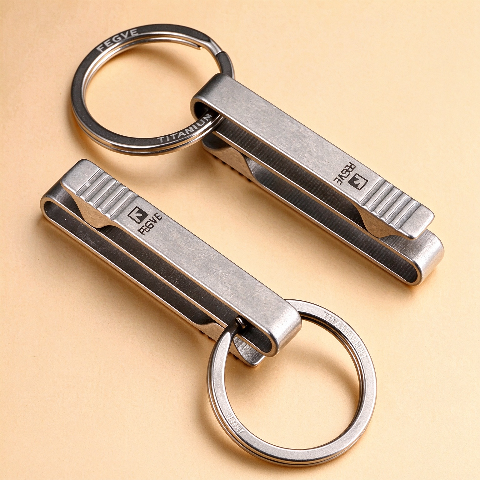 Titanium alloy keychain men's belt wearing belt waist hanging keychain creative custom car keyring ring