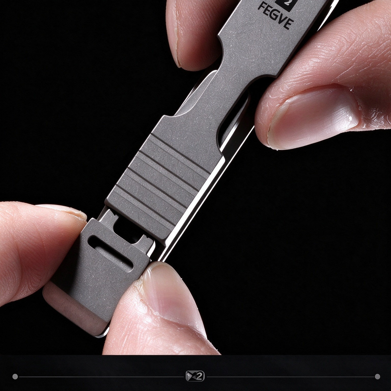 2025 new all titanium alloy belt wearing car keychain with quick detachable, quick insertable, rotatable car chain pendant