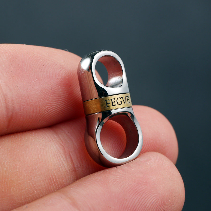 Titanium alloy keychain rotating universal joint suitable for men and women, suitable for Toyota, Volkswagen, Audi, BMW, Mercedes Benz horseshoe buckle