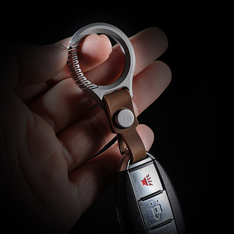 Fegve titanium alloy car keychain pendant made of genuine leather, suitable for men and women's car waist hanging, simple keychain and keychain