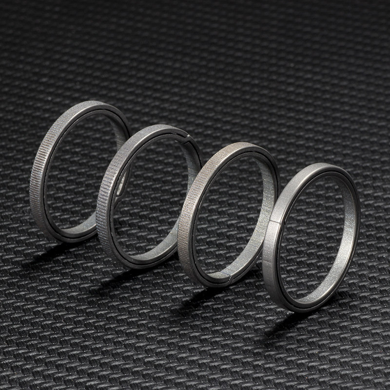 Titanium alloy keyring, sturdy and secure metal accessories, circle pure titanium ring, flat ring keychain for riding cars