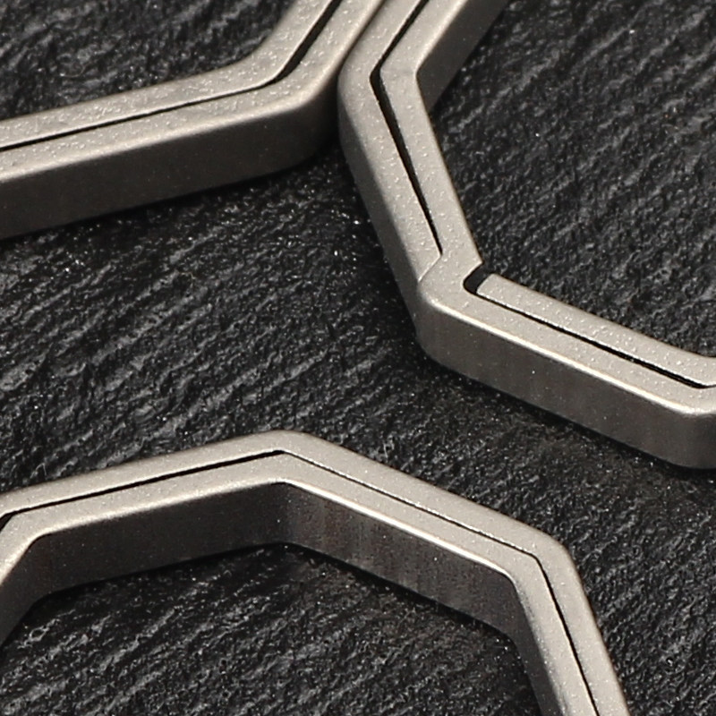 FEGVE titanium alloy keychain ring, round pure titanium metal flat ring, round titanium keychain quick hanging ring, octagonal ring