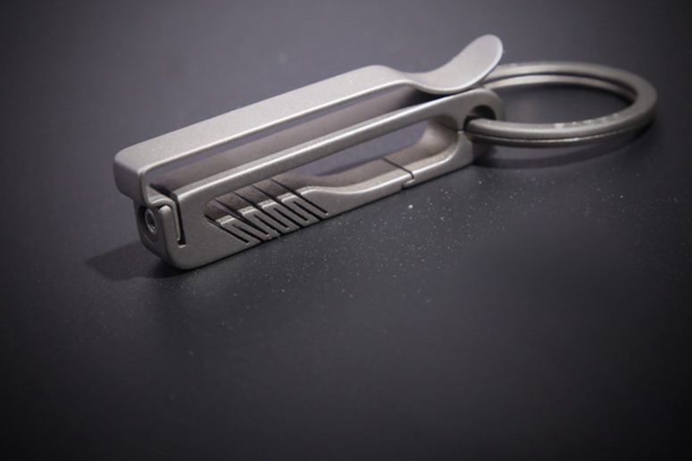 Keychain men's titanium alloy keyring pendant, belt wearing integrated waist hanging, personalized creative ring engraving customization