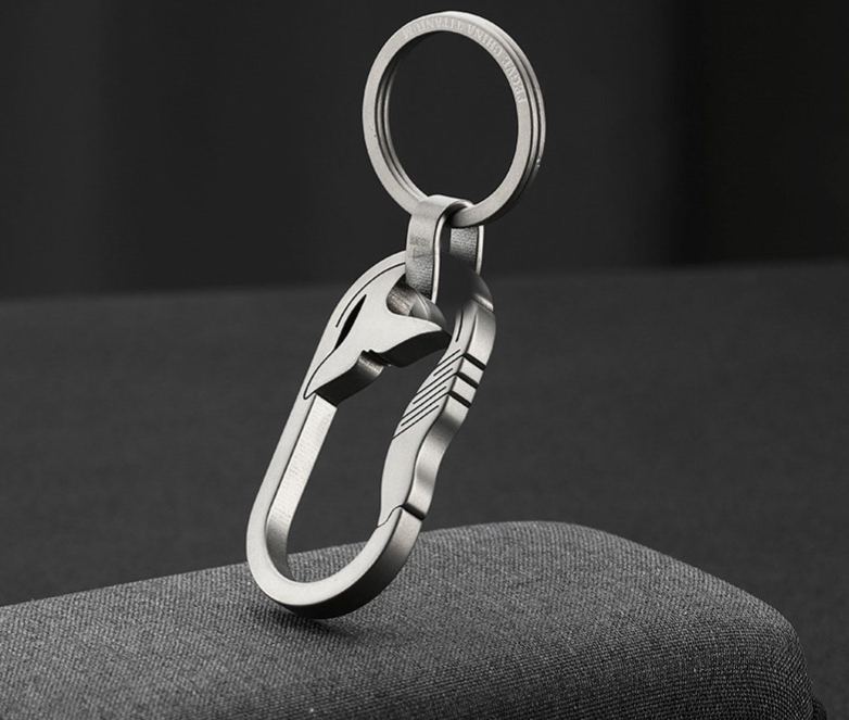 Men's titanium alloy custom carved car key pendant, women's cute backpack pendant, personalized keychain bracelet
