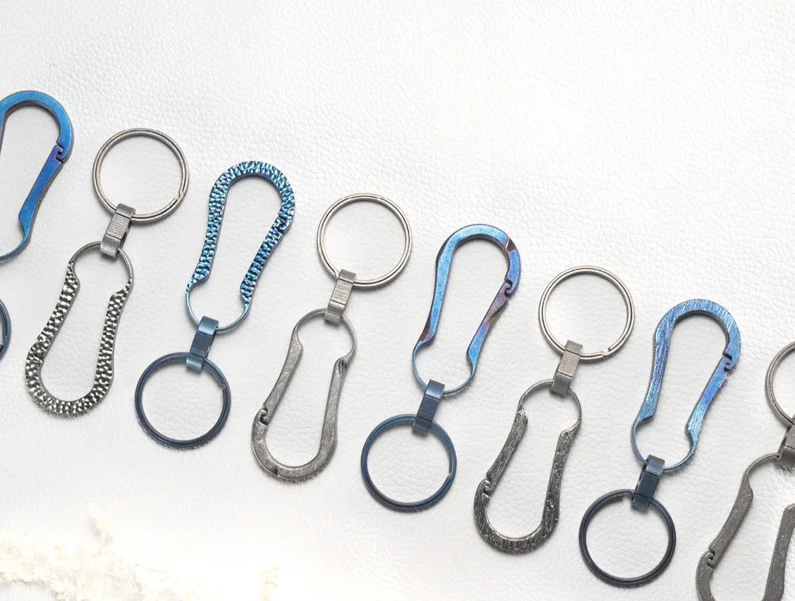 FEGVE Car Keychain Men's Waist Hanging Titanium Alloy Creative Simple and Personalized Customized Engraved One Piece Keychain