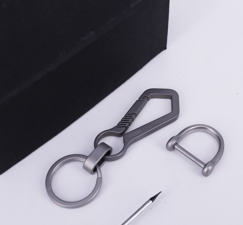 Keychain men's titanium alloy simple and creative car keychain women's cute pendant keychain ring free engraving