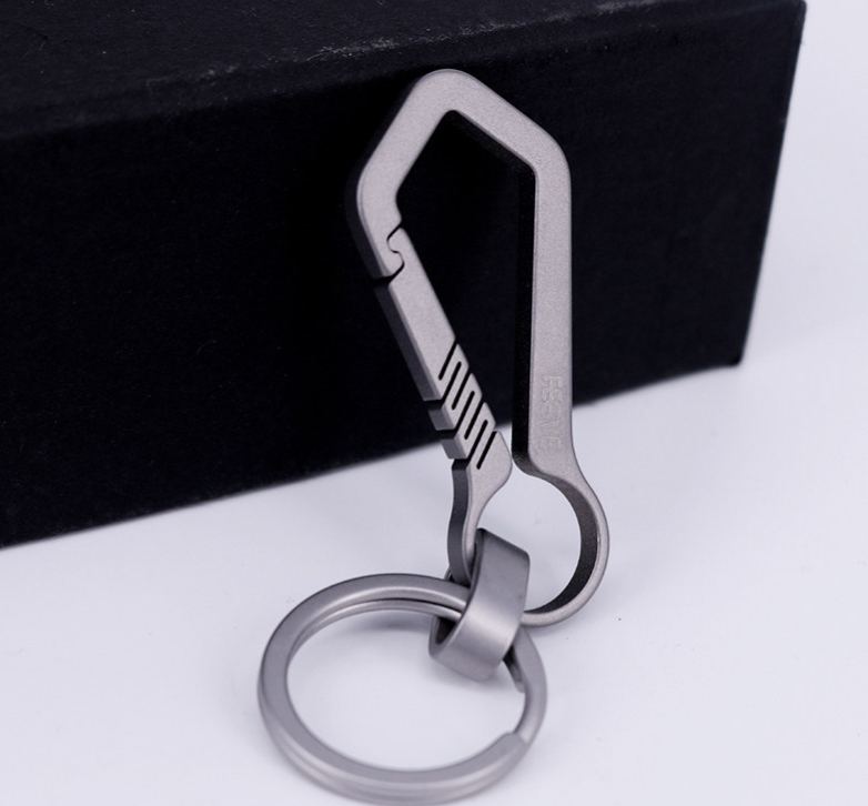 Keychain men's titanium alloy simple and creative car keychain women's cute pendant keychain ring free engraving