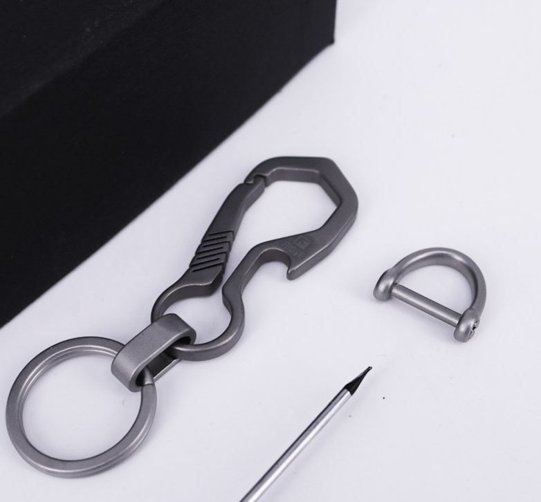 Keychain men's titanium alloy simple and creative car keychain women's cute pendant keychain ring free engraving