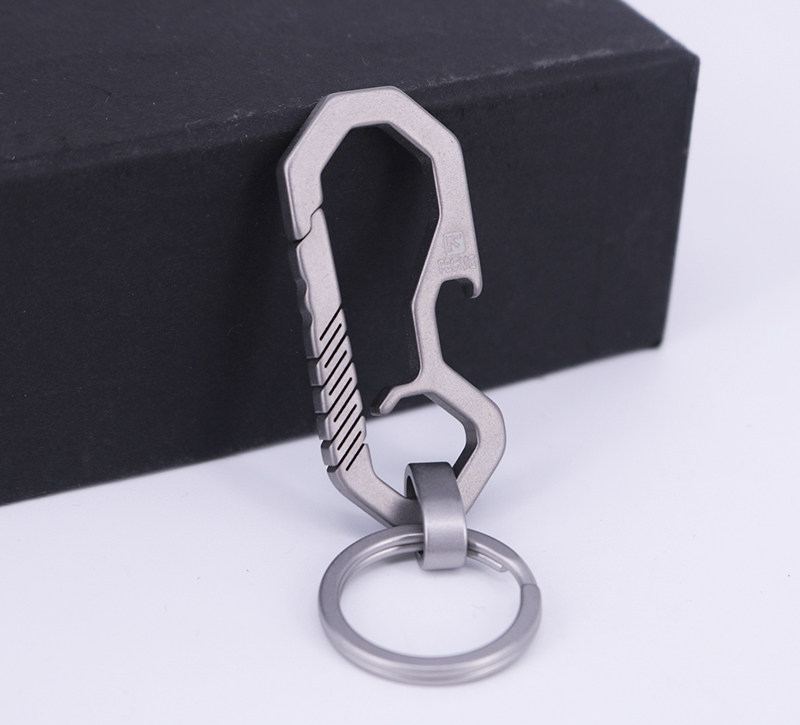Keychain men's titanium alloy simple and creative car keychain women's cute pendant keychain ring free engraving