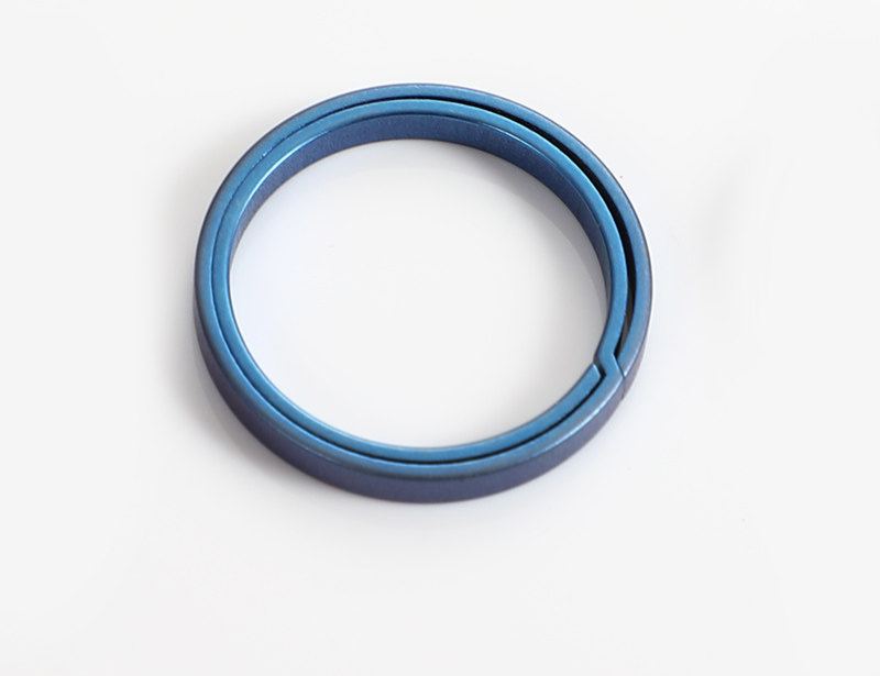 Titanium alloy keyring, sturdy and secure metal accessories, circle titanium ring, riding car, baked blue flat ring keychain