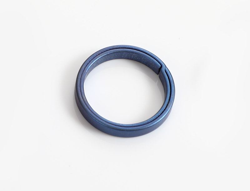 Titanium alloy keyring, sturdy and secure metal accessories, circle titanium ring, riding car, baked blue flat ring keychain