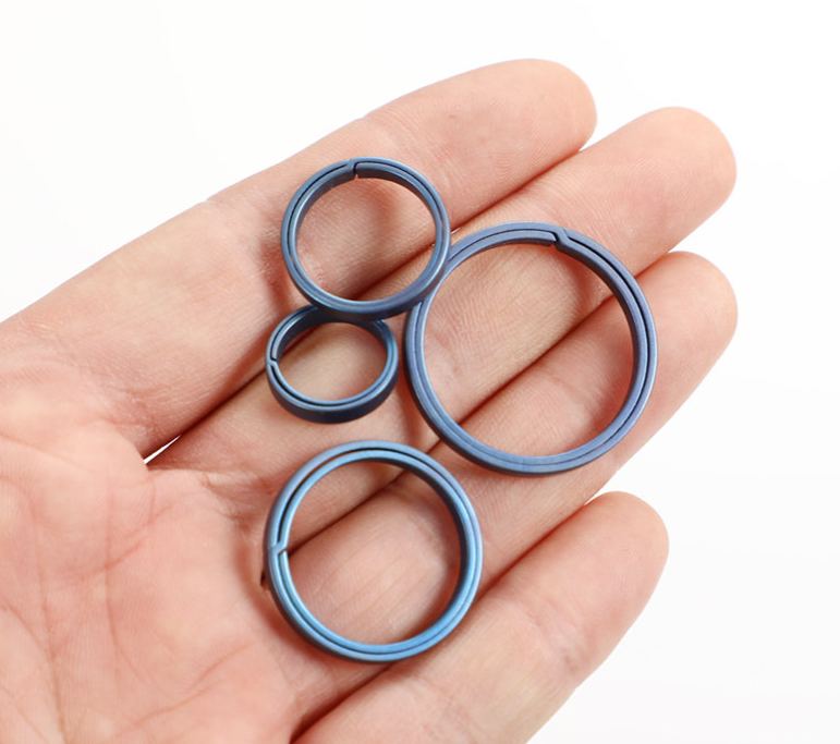 Titanium alloy keyring, sturdy and secure metal accessories, circle pure titanium ring, flat ring keychain for riding cars