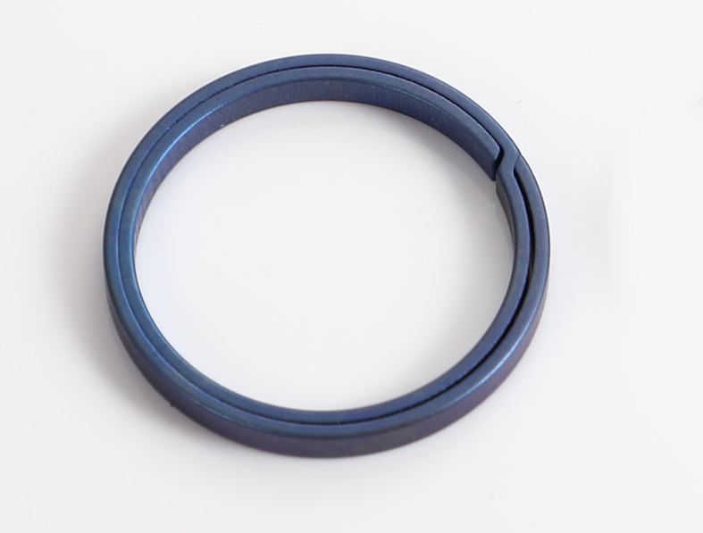 Titanium alloy keyring, sturdy and secure metal accessories, circle pure titanium ring, flat ring keychain for riding cars